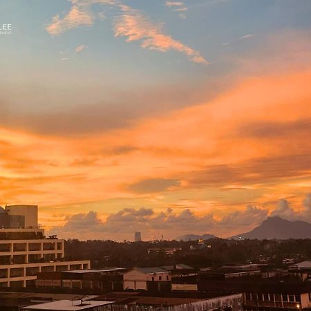 Hock Lee Hotel & Residences Kuching Exterior photo